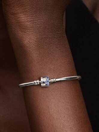 Funkelnder Bangle mit Fassverschluss – Sterlingsilber