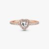 Funkelnder blauer Ring mit erhabenem Herz – 14 Karat Roségold-Beschichtung