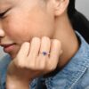 Funkelnder blauer Ring mit erhabenem Herz – 14 Karat Roségold-Beschichtung