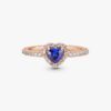 Funkelnder blauer Ring mit erhabenem Herz – 14 Karat Roségold-Beschichtung