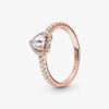Funkelnder blauer Ring mit erhabenem Herz – 14 Karat Roségold-Beschichtung