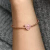 Funkelnder Charm mit abgestuften Herzen, 14 Karat Roségold-Beschichtung Funkelnder Charm mit abgestuften Herzen, 14 Karat Roségold-Beschichtung