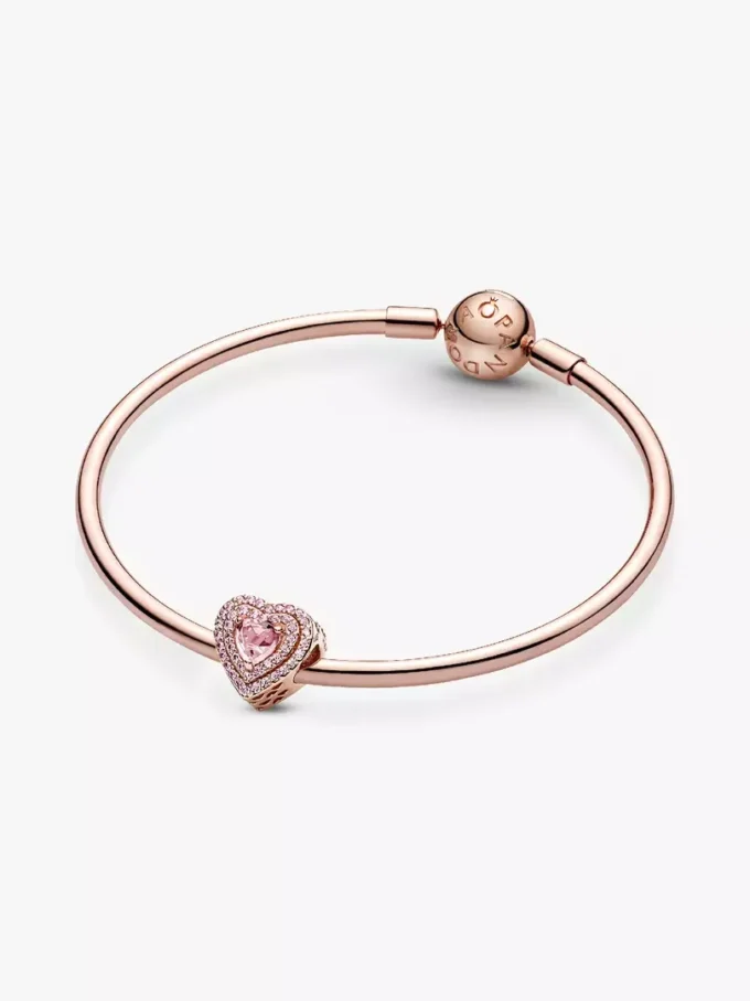 Funkelnder Charm mit abgestuften Herzen, 14 Karat Roségold-Beschichtung Funkelnder Charm mit abgestuften Herzen, 14 Karat Roségold-Beschichtung