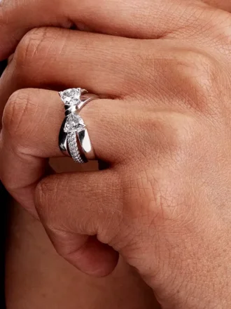 Funkelnder Crossover-Ring mit Schleife aus Sterlingsilber