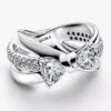 Funkelnder Crossover-Ring mit Schleife aus Sterlingsilber Funkelnder Crossover-Ring mit Schleife aus Sterlingsilber