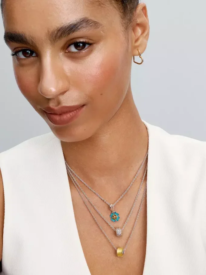 2025 Vierblättriges Kleeblatt-Dangle Charm mit im Labor gezüchtetem Diamanten, 0,009 ct insgesamt, Sterlingsilber, 14-karätige Vergoldung 2025 Vierblättriges Kleeblatt-Dangle Charm mit im Labor gezüchtetem Diamanten, 0,009 ct insgesamt, Sterlingsilber, 14-karätige Vergoldung