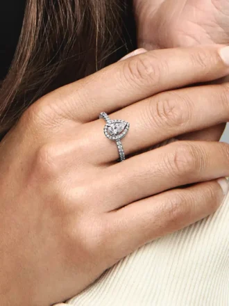 Funkelnder Halo-Ring mit Birnsteinen aus Sterlingsilber