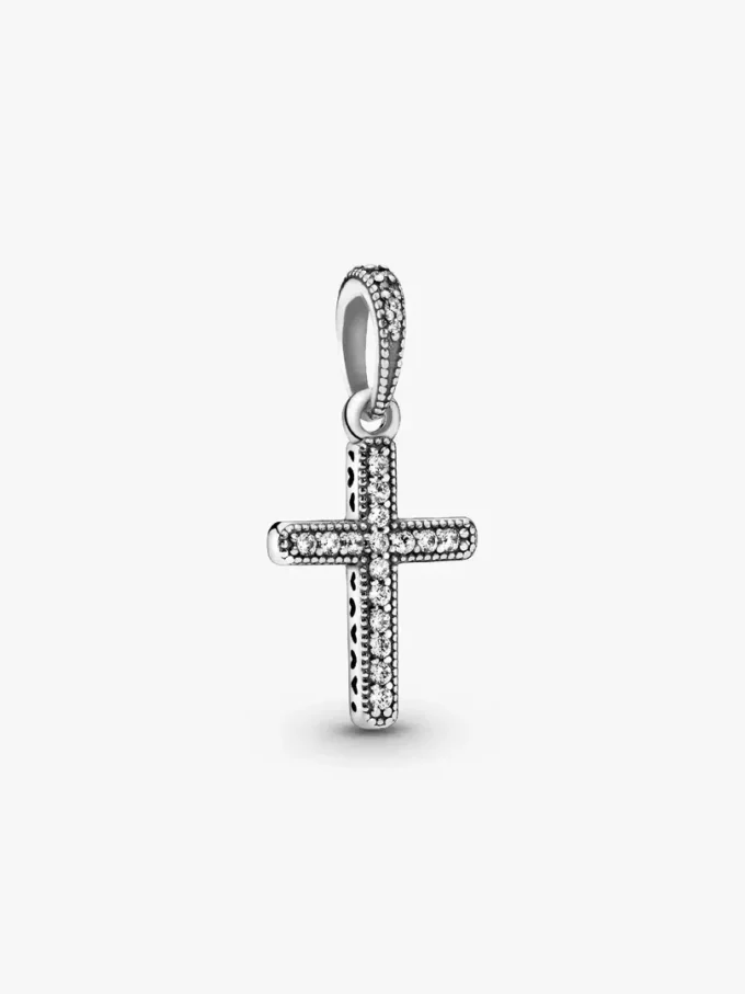 Funkelnder Kreuzanhänger aus Sterlingsilber Funkelnder Kreuzanhänger aus Sterlingsilber