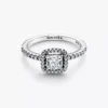 Funkelnder quadratischer Halo-Ring aus Sterlingsilber Funkelnder quadratischer Halo-Ring aus Sterlingsilber