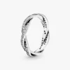 Funkelnder Ring aus Sterlingsilber mit gedrehten Linien