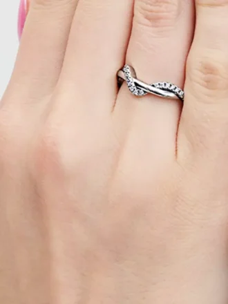 Funkelnder Ring „Intertwined Wave“ aus Sterlingsilber