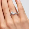 Funkelnder Ring mit überlappenden Bändern aus Sterlingsilber Funkelnder Ring mit überlappenden Bändern aus Sterlingsilber