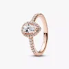 Funkelnder Ring mit Birnenform und Halo-Fassung, 14-karätige Roségoldbeschichtung Funkelnder Ring mit Birnenform und Halo-Fassung, 14-karätige Roségoldbeschichtung