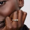 Funkelnder Ring mit doppelreihiger Schleife, 14-karätig vergoldet Funkelnder Ring mit doppelreihiger Schleife, 14-karätig vergoldet
