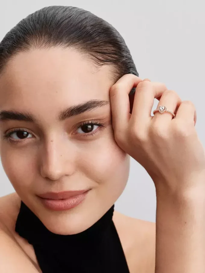 Funkelnder Ring mit erhabenem Herz, 14-karätige Roségoldbeschichtung Funkelnder Ring mit erhabenem Herz, 14-karätige Roségoldbeschichtung