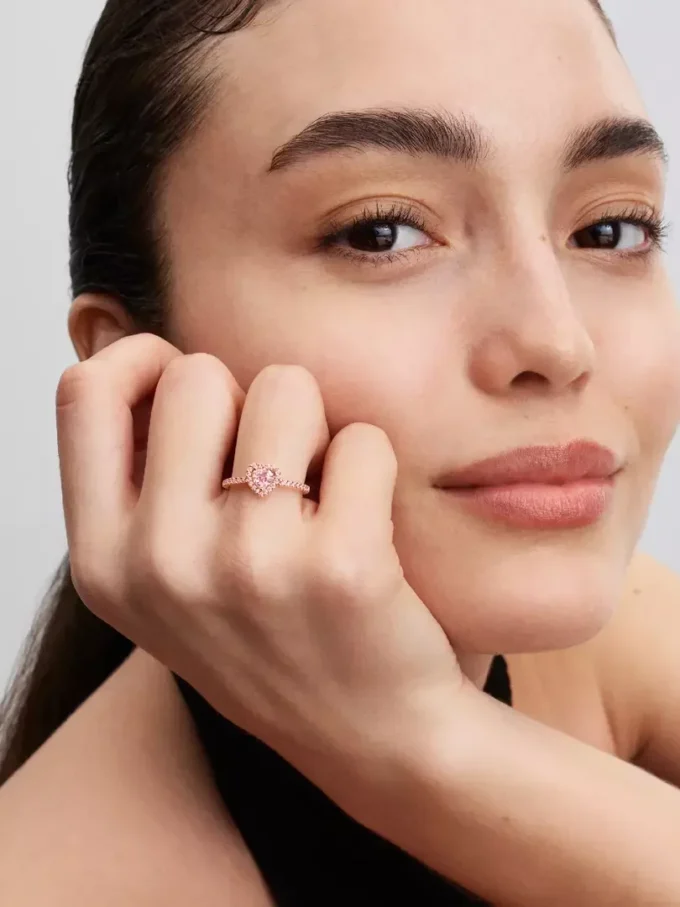 Funkelnder Ring mit erhabenem Herz, 14-karätige Roségoldbeschichtung Funkelnder Ring mit erhabenem Herz, 14-karätige Roségoldbeschichtung