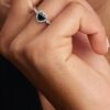 Funkelnder Ring mit erhabenem Herz – Sterlingsilber