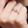 Funkelnder Ring mit erhabenem Herz – Sterlingsilber