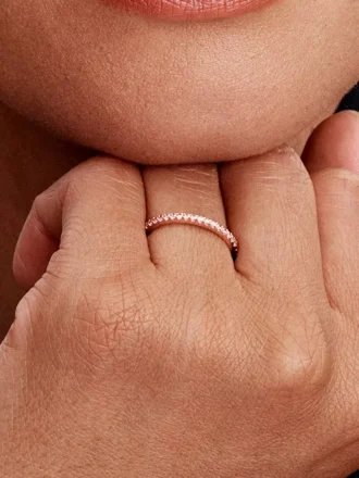 Funkelnder rosa Bandring, 14 Karat Roségold-Beschichtung