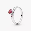 Funkelnder roter Herzring aus Sterlingsilber Funkelnder roter Herzring aus Sterlingsilber