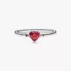 Funkelnder roter Herzring aus Sterlingsilber Funkelnder roter Herzring aus Sterlingsilber