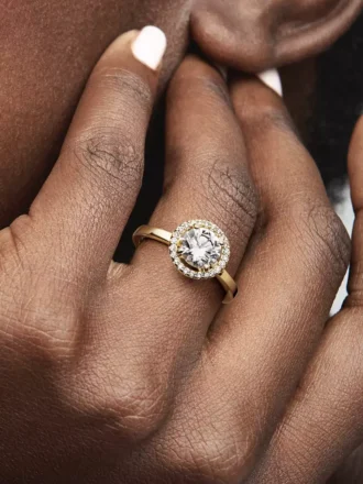 Funkelnder runder Halo-Ring, 14 Karat vergoldet
