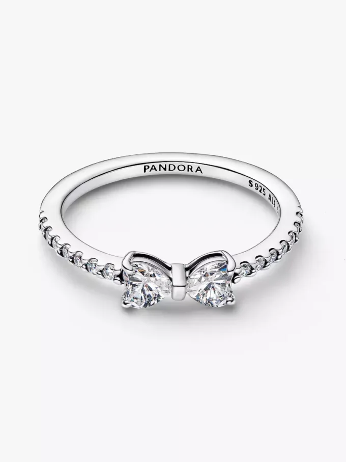 Funkelnder Schleifenring aus Sterlingsilber Funkelnder Schleifenring aus Sterlingsilber