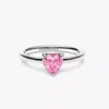 Funkelnder Solitärring mit rosa Herz aus Sterlingsilber Funkelnder Solitärring mit rosa Herz aus Sterlingsilber