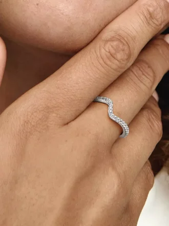 Funkelnder Wellenring aus Sterlingsilber