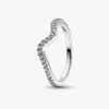 Funkelnder Wellenring aus Sterlingsilber Funkelnder Wellenring aus Sterlingsilber