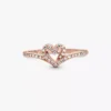 Funkelnder Wishbone-Herzring, 14 Karat Roségold-Beschichtung Funkelnder Wishbone-Herzring, 14 Karat Roségold-Beschichtung