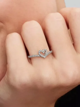 Funkelnder Wishbone-Herzring aus Sterlingsilber