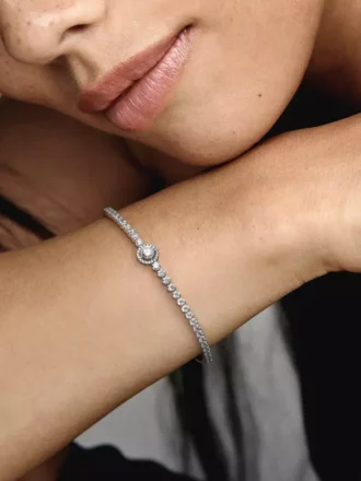 Funkelndes Halo-Tennisarmband aus Sterlingsilber