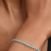 Funkelndes hellblaues Tennisarmband aus Sterlingsilber