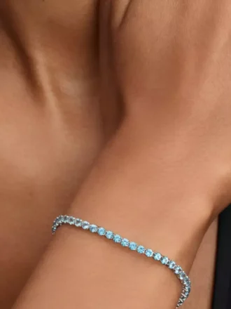 Funkelndes hellblaues Tennisarmband aus Sterlingsilber