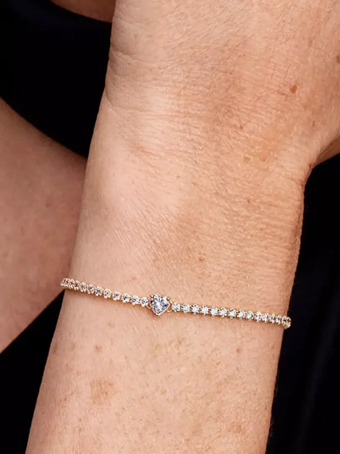 Funkelndes Herz-Tennisarmband, 14 Karat vergoldet