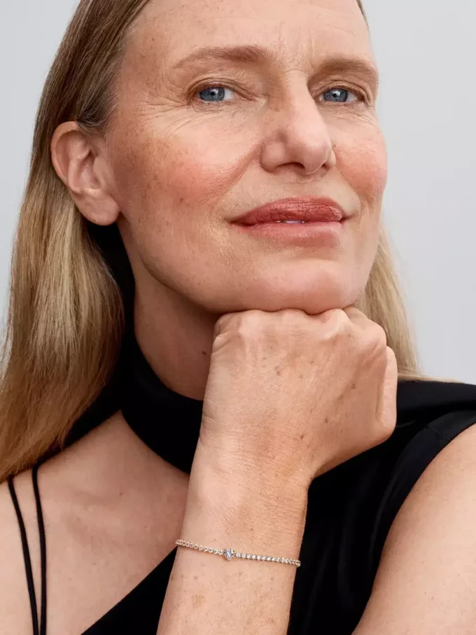 Funkelndes Herz-Tennisarmband, 14 Karat vergoldet