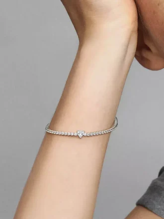 Funkelndes Herz-Tennisarmband aus Sterlingsilber
