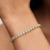 Funkelndes, markantes Tennisarmband mit 14-karätiger Vergoldung Funkelndes, markantes Tennisarmband mit 14-karätiger Vergoldung