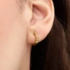 Gelbe Huggie-Ohrringe, 14-karätig vergoldet Gelbe Huggie-Ohrringe, 14-karätig vergoldet