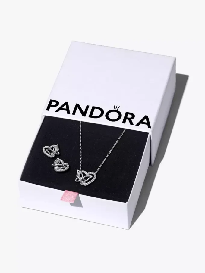 Geschenkset mit verschlungenen Herzen und Schmetterlingen aus Sterlingsilber Geschenkset mit verschlungenen Herzen und Schmetterlingen aus Sterlingsilber