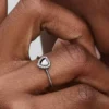 Gravierbarer Herz-Halo-Ring aus Sterlingsilber Gravierbarer Herz-Halo-Ring aus Sterlingsilber