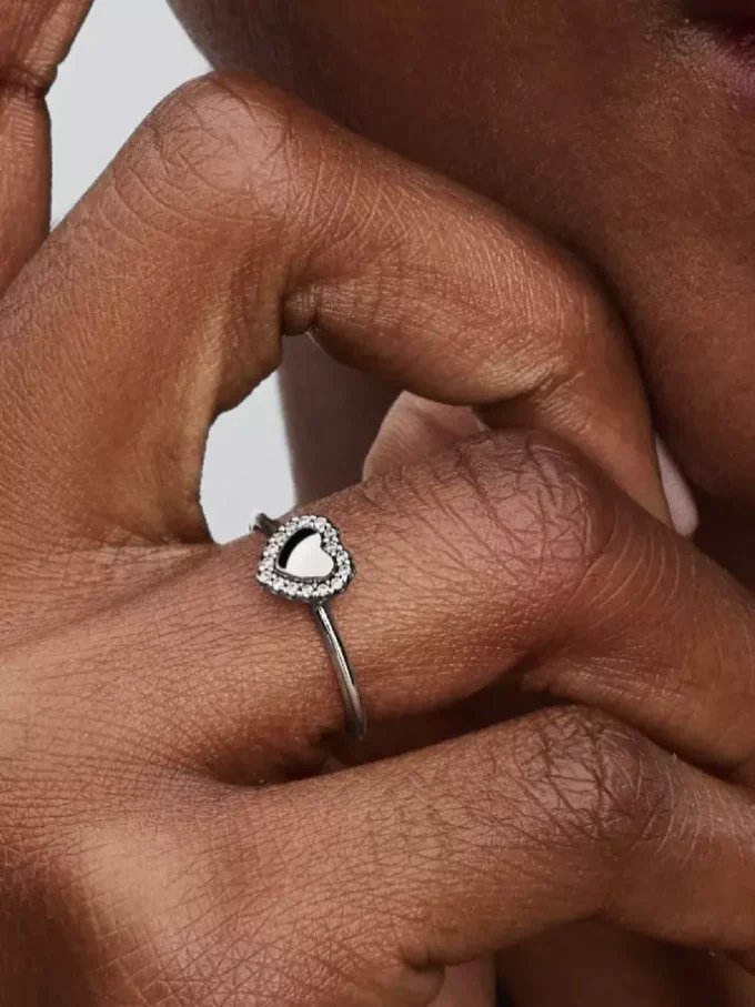 Gravierbarer Herz-Halo-Ring aus Sterlingsilber Gravierbarer Herz-Halo-Ring aus Sterlingsilber