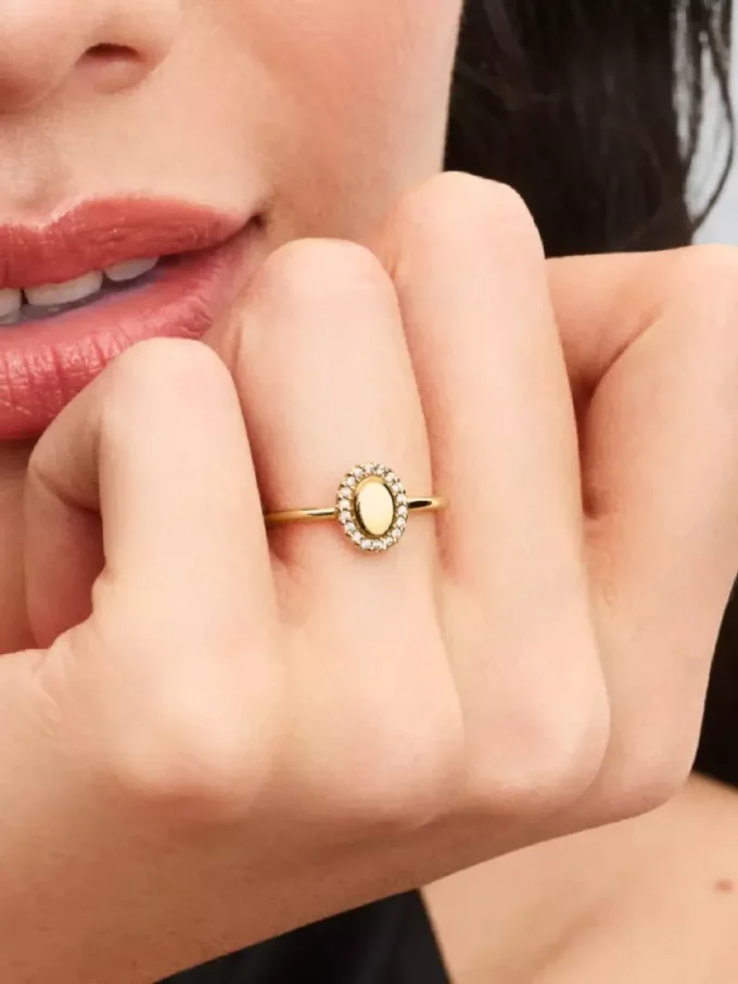 Gravierbarer ovaler Halo-Ring, 14-karätig vergoldet Gravierbarer ovaler Halo-Ring, 14-karätig vergoldet