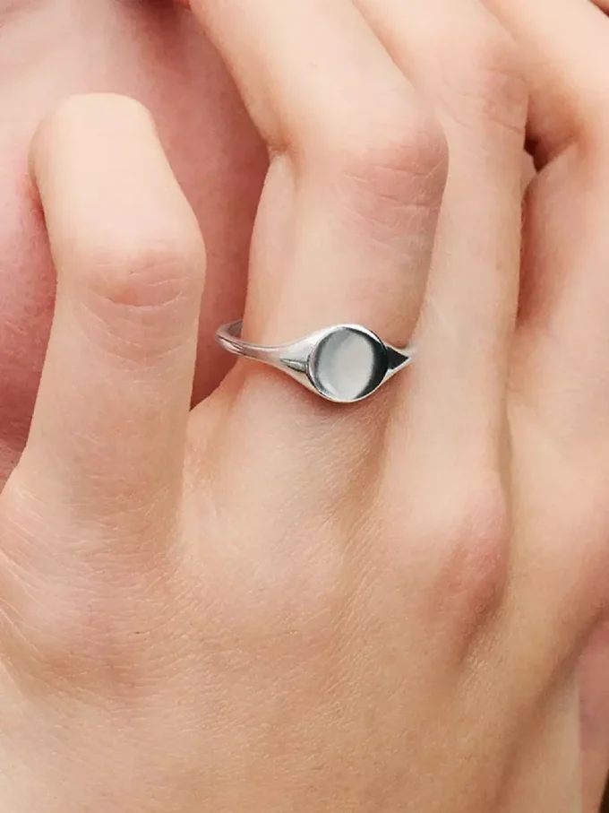 Gravierbarer Siegelring aus Sterlingsilber Gravierbarer Siegelring aus Sterlingsilber