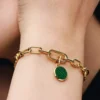 Grünes, gravierbares Mini-Medaillon-Charm, 14-karätig vergoldet Grünes, gravierbares Mini-Medaillon-Charm, 14-karätig vergoldet