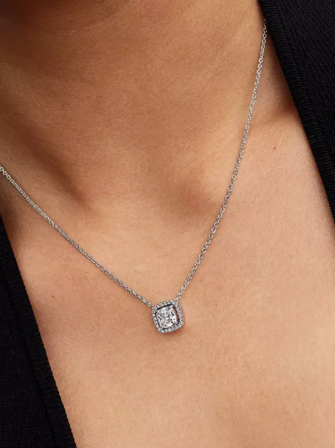Halo-Anhänger-Halskette aus Sterlingsilber Halo-Anhänger-Halskette aus Sterlingsilber