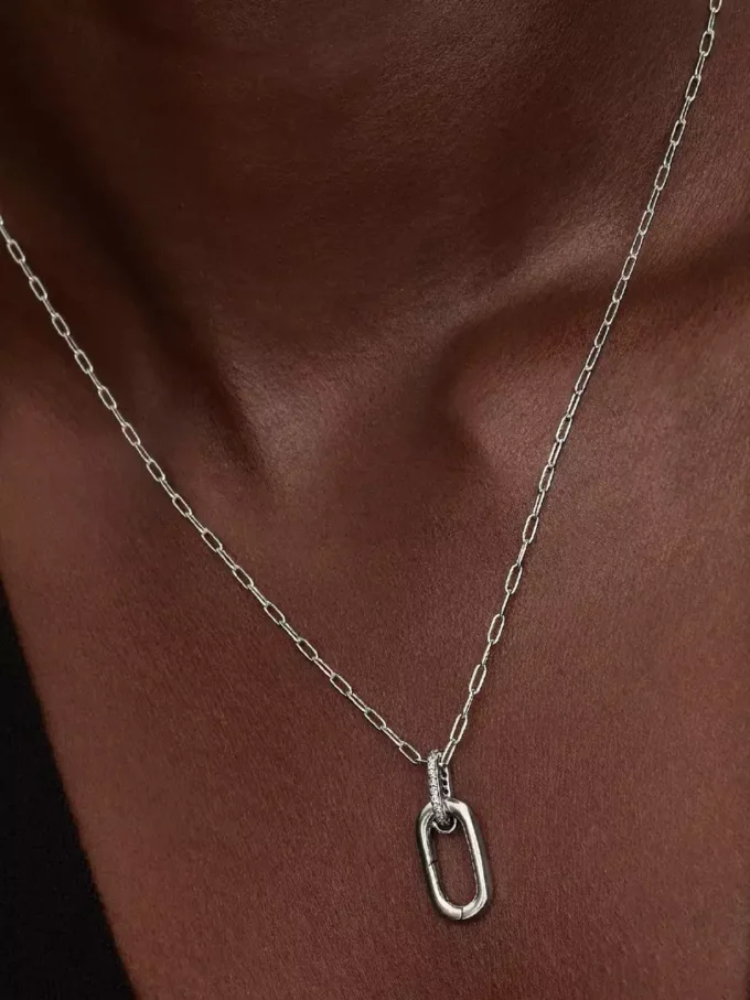 Halskette mit aufklappbarem Gliederanhänger aus Sterlingsilber Halskette mit aufklappbarem Gliederanhänger aus Sterlingsilber