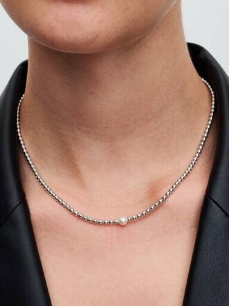 Halskette mit behandelten Süßwasser-Zuchtperlen und Perlen – Sterlingsilber