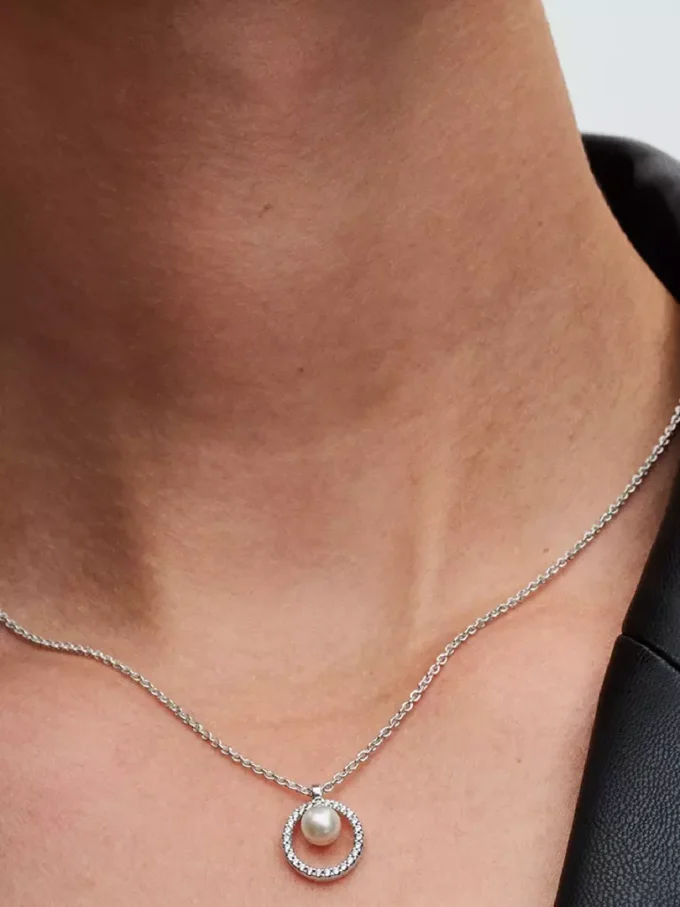 Halskette mit behandelter Süßwasserzuchtperle und Pavé-Collier aus Sterlingsilber Halskette mit behandelter Süßwasserzuchtperle und Pavé-Collier aus Sterlingsilber